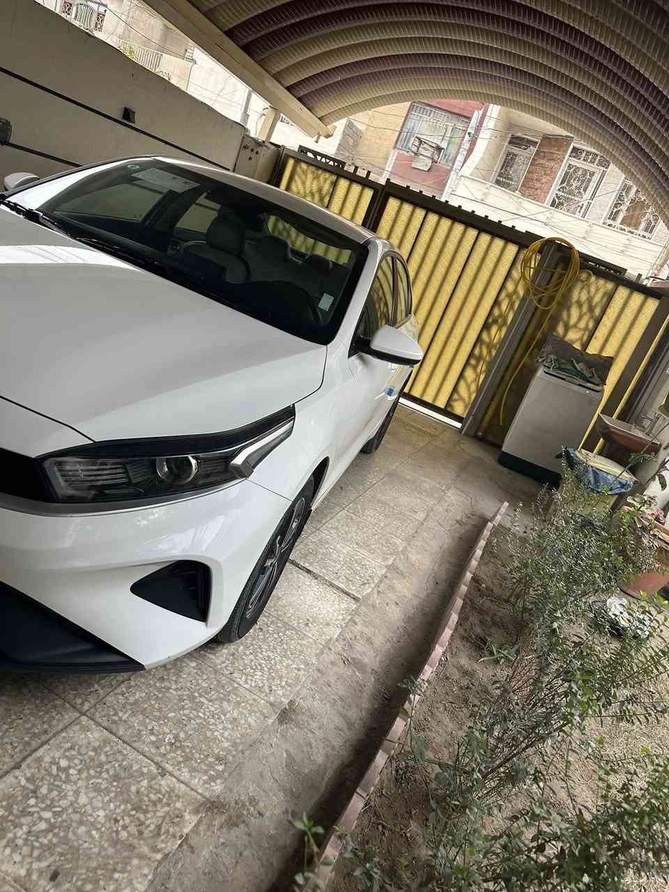 السلام عليكم للبيع كيا سيراتو ٢٠٢٤ بغداد بأسمي ماشية ٢١ كفالة مكينة 2000 المكينة والكير كفالة داخل بيجي ويل كب شاشة وكامرة اصلية داخل جلد ابيض 
العنوان بغداد الكرخ رقم الهاتف 
***********
السعر 179 وبيه مجال
