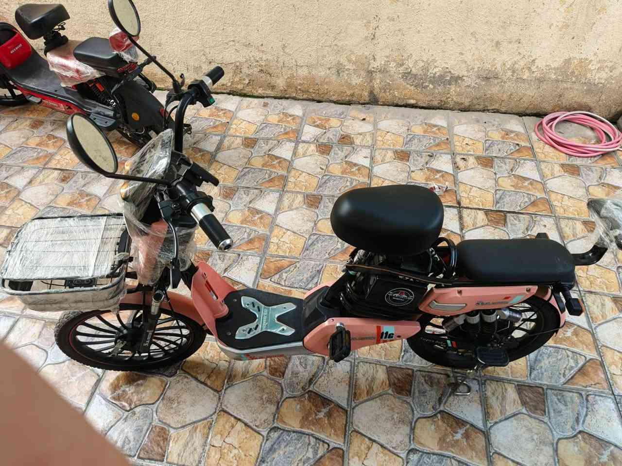 سلام عليكم شحن لون وردي اربع بطاريات 
للبيع  تاير خلفي جوبلس بلوتوث وقفل تاير وقفل كشن وتشغيل عن بعد وحساس مال سرقه ومنفذ مال شحن للموبايل شرط نضافه العنوان كركوك حي الواسطي السعر 200 قفل قفل وبدون مراوس فقط بيع


**إذا كنت صاحب هذا الإعلان وتريد حذفه لأي سبب، رجاءا أرسل رسالة إلى الدعم الفني**