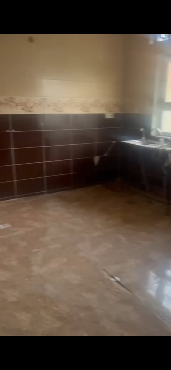 الدار للبيع 🏠/دهوك - فايدة
العنوان:دهوك - فايده  _ قرب جامع موسى رشي

•الدار جديد  طابق واحد ، يحتوي على 2 غرف نوم غرفه سويت و استقبال وصحيات ،،
 سعر : 350 ورقة و مجال 
مساحة البيت. : 125 متر 
•الواجهه شمال 
• مع قطعة ارض ركن: مساحة 125 متر 
• الواجه : شمال غرب

رقم كورك / واتساب : *********** 

•ناف و نيشان :  دهوك - فه يديى نيزيك مزكه فتا موسى ره شي . 
سعر 350 ورقة و مجال 
خانيى يى نيى ئيك طابقه بيك دهيت ژ 2 غورفيت نفستني ئيك سويت و استقبال و صحيات.. 
مساحة : 125 متر واجهه شمال .. 
دكه ل بارجه كا عه ردى :  ركن مساحة 125 متر ، واجهه شمال غرب

رقم كورك / واتساب : ***********
