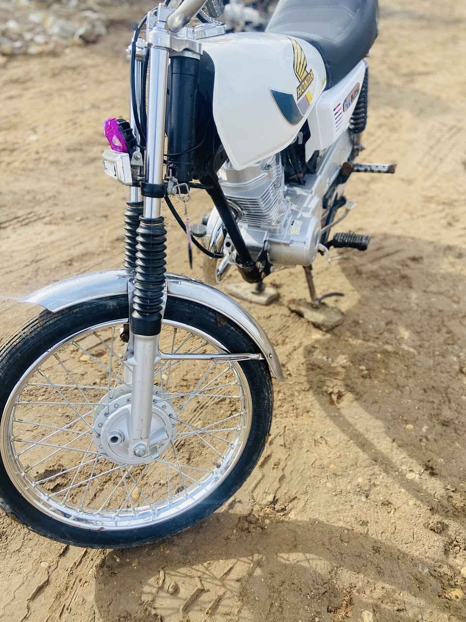 السلام عليكم دراجه للبيع موديل 25 شلامچه اصلي كلك مكفوله عشائرين  مامفتوحه   السعر 550 وبيه مجال وليجي مايرجع فارغ وبي خير ويدلل نشالله + *********** ) مكاني الشطره
