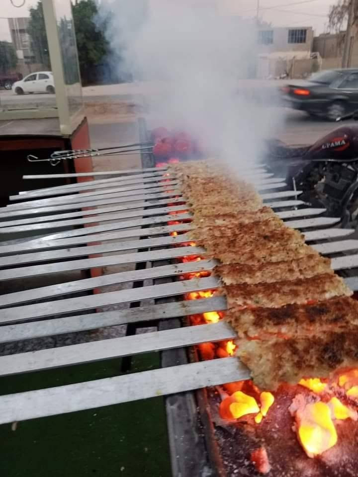 كيلو ٢٠شيش ١٠٠٠٠عشره كباب دجاج
٨٠٠٠ لف دجاجه شوي ذبح مع رجلينها 
٢٠شيش ١٢٠٠٠ كباب لحم 
طرشي والخضره الطماطه
الشوي مجانا *********** آسيا 
*********** أثير 
الثلاثاء ٢٠٢٦/٧/٧
