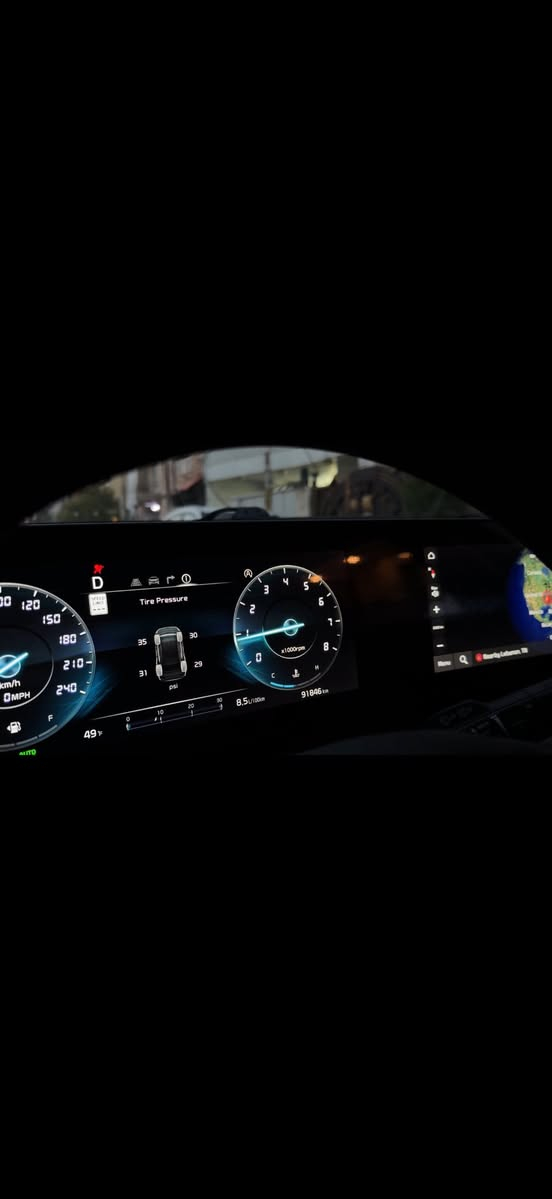 السلام عليكم ..Kia Sportage
موديل ..2023..
فئه ال. L
وارد امريكي 🇺🇸..
الممشى .. 95.000
رقم بغداد .
مكينه . 2500
المواصفات .فول عدا البنوراما ..
كشنات تدفئه ..
كشنات جلد ..
رادار .. 
سياقه ذاتيه..
شحان لاسلكي..
شاحن تايبسي عدد ٣
اتضمه الصوت والتبريد شاشه بيانو بلاك..
تشغلين عن بعد ..
حساسات خلفيه اماميه..
كامرا خلفيه..
شاشه متصل .. تدعم الكار بلي 
مع تغير ثيمات عداد السرعه ..
اوتو هولد ..
‏Auto Start/Stop)
نضام نزول المرتفعات 
للاستفسار عن حادث السياره او السعر 
هاتف..***********
عنوان السياره بغداد حي العدل ..
