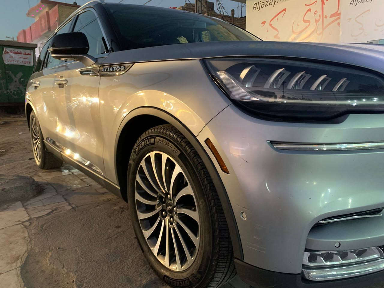 سلام عليكم لينكولن افياتور موديل ٢٠٢٠ السياره جاهزه وبأسمنه شرط التحويل تايرات مشلن كلشي على البلاد مواصفات اذا اكعد اشرح صعب اكتبهن كلهن سياره جديده وجاهزه من كل النواحي السياره فول الفول اقل مواصفه تدليك بالكشنات صور الحادث مرفقه عنوان بغداد الشعله للستفسار الاتصال على الرقم 
***********
السعر ٢٩٥ وبيها مجال بسيط
