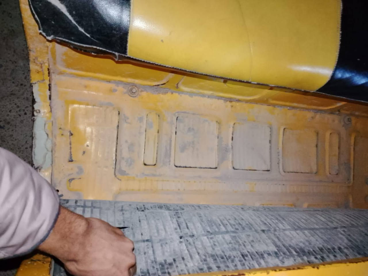 سلام عليكم تكتك البيع 18رقم وسنويه نكليزي الوحته موجوده تكتك عوزه زنجيل فقط وجاملغ ***********مكاني نهروان تحويل مباشر
