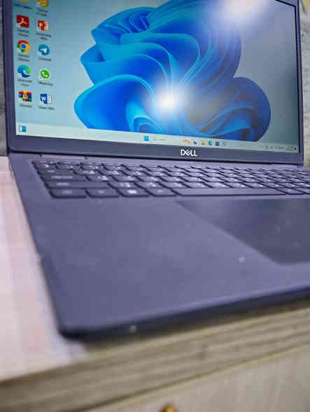 عرض مميز جدا مواصفات مقابل سعر DELL 3520  Ci5جيل الحادي عشر سلم حجم شاشة كبير 15.6 
 السعر ( 330 الف_عراقي)  مناسب للدراسة والبرامج المكتبية والطباعة والتصفح  نظافة عاليه جدا للتواصل *********** يوجد اسعار خاصة للمكاتب توصيل لجميع محافظات العراق 
العنوان بغداد شارع الصناعة مجمع الرياش مكتب اليسر 
……………………
✓ المعالج Core i5-1145G7 
✓ ذاكرة الوصول العشوائي (الرام) 8GB 
✓ التخزين( الهارد) SSD 256GB 
✓ مقاس شاشة 15.6 عاليه 1920x1080 FHD
✓ منفذ HDMI & TYPE C 
✓ كيبورد  عربي انكليزي
…………………………………
