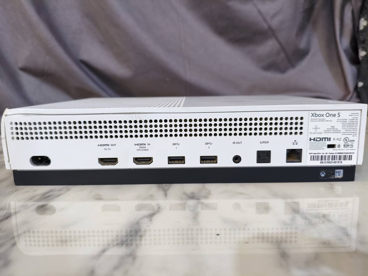 Xbox one s
الف غيغا بايت 

مع لعبتين قرص gta 5 

ولعبة star war's jedi داخل الجهاز 

يدة احترافية فقط ال Lt يضل مشكل 

والضربة الي بيه كما موضح بالصورة بسيطة وما مأثرة على الجهاز جهاز يخبل متروس العاب مجانية فوك 400 لعبة
السعر 185 وبيه مجال حك الجية 
الموقع نجف رقم الهاتف ***********
