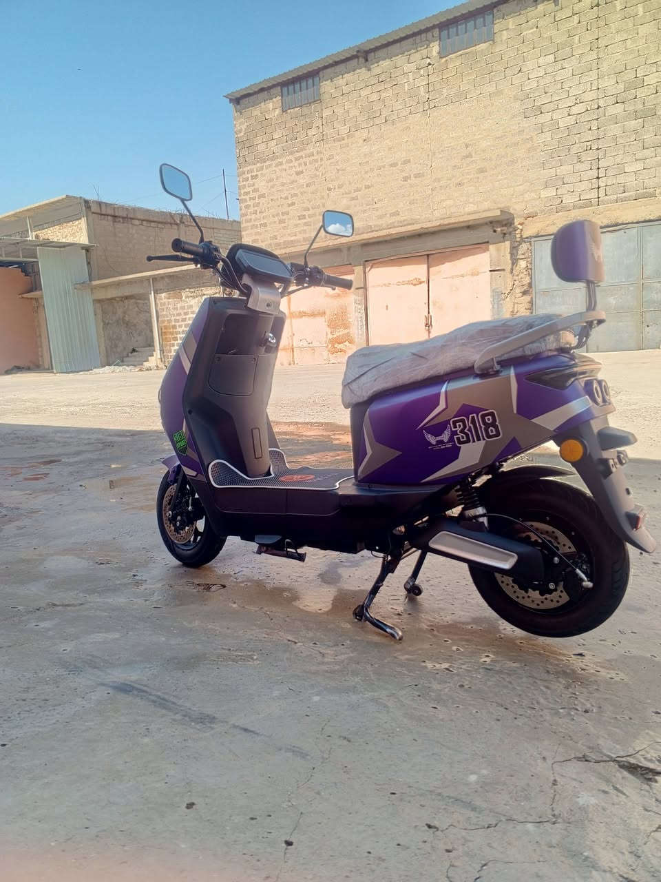 سلام عليكم
ماطور 318 للبيع
مواصفات
6 باتريات شرط
انطيك ملف عقل بطاريات شرط
شاحنه اصليه
بصمه وسويج
وايرمنيه كامل شغال وفول 
السعر 650 وبي مجال 
التواصل علا الرقم
*********** بي واتساب هم

