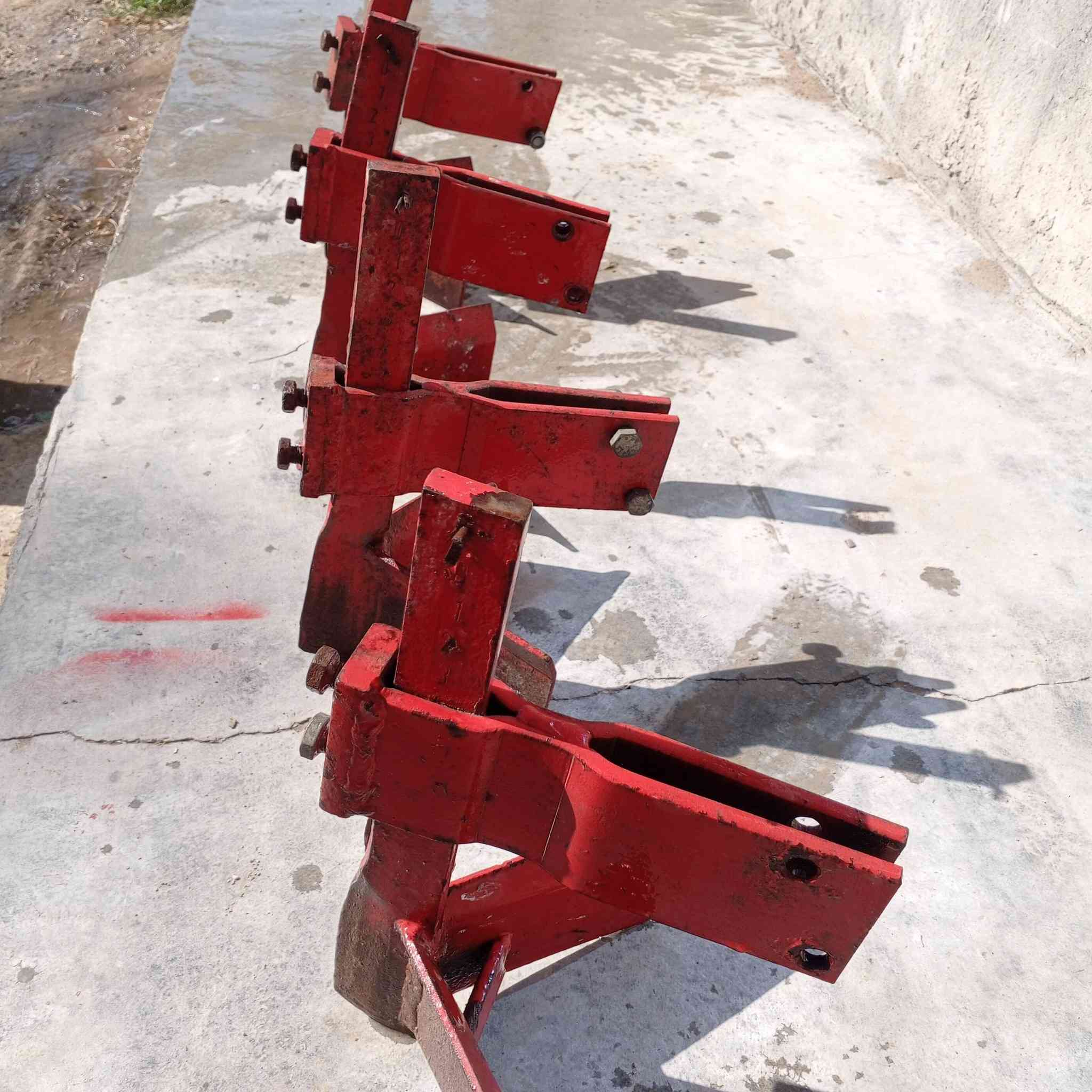 سلام عليكم البيع ديج مال شاتلة ذرة عدد 4 سعر 150 بابل جبله قرب خط سريع ***********
