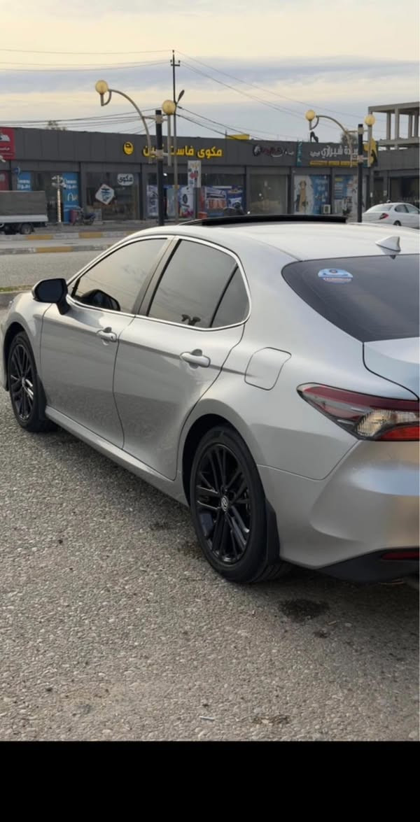 كامري موديل 24 هايبرد فئه LE محسن  مواصفات بصمه وحساس ورادار امامي وجانبي وسلايت شاحن واير ليس سياره جديده ماشيه 17 الف بيها بونيد صبغ وبيها راس الشاصي 
بعدها كاتي تترقم شمالي السعر 210 العنوان كركوك 
***********
