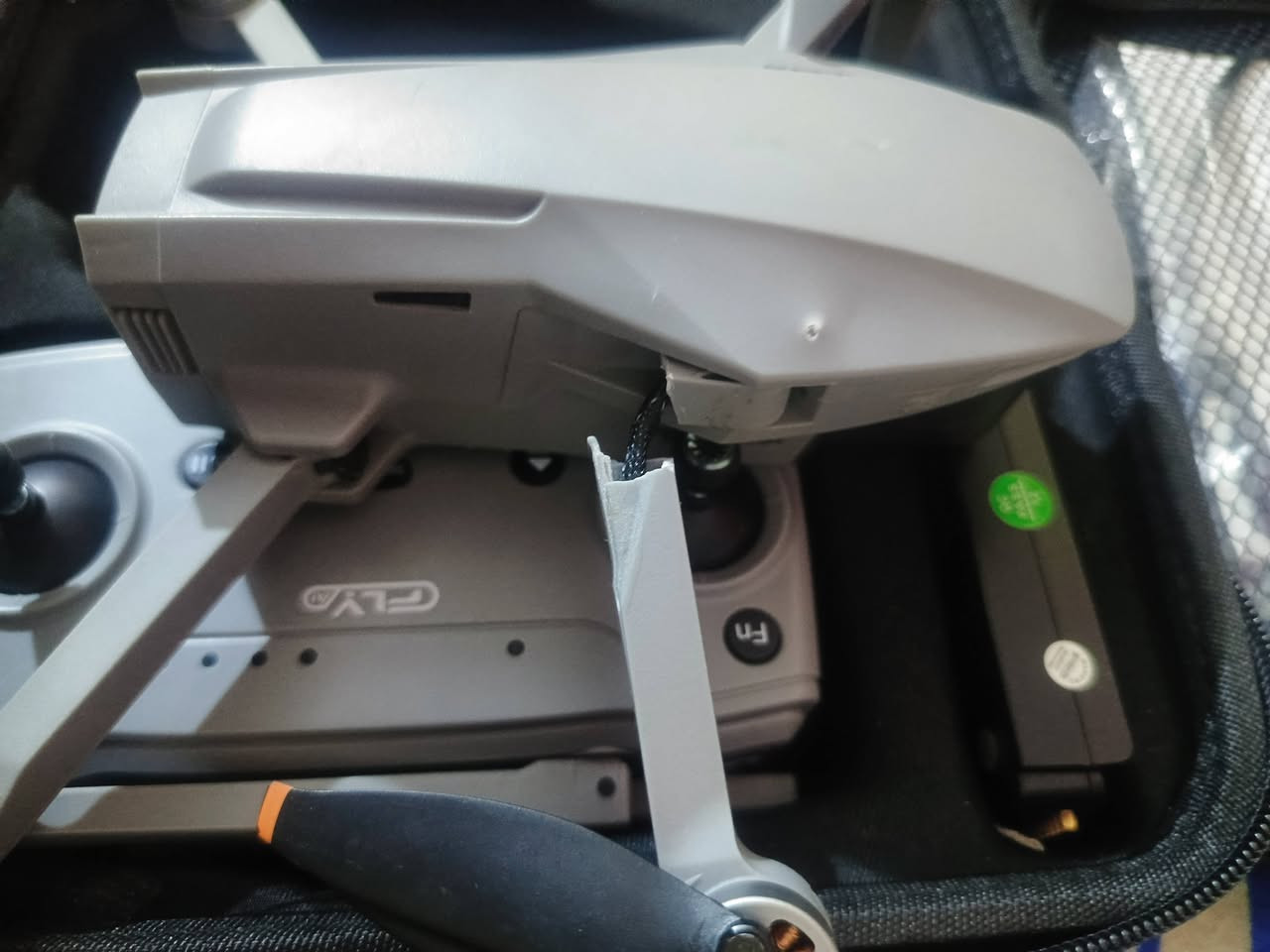 السلام عليكم
درون سي فلاي للبيع 
مكسور بيها ذراع 
اخذتها جديدها ونكسر نضرب بايدي 
شغاله وكامله هيه وغراضها 
السعر 200 مع توصيل


**إذا كنت صاحب هذا الإعلان وتريد حذفه لأي سبب، رجاءا أرسل رسالة إلى الدعم الفني**