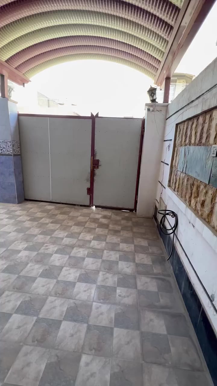 السلام عليكم بيت للبيع ١٥٠ متر يرهم مشتملات  ينباع معه لااثاث  للاستفسار ع رقم ***********
