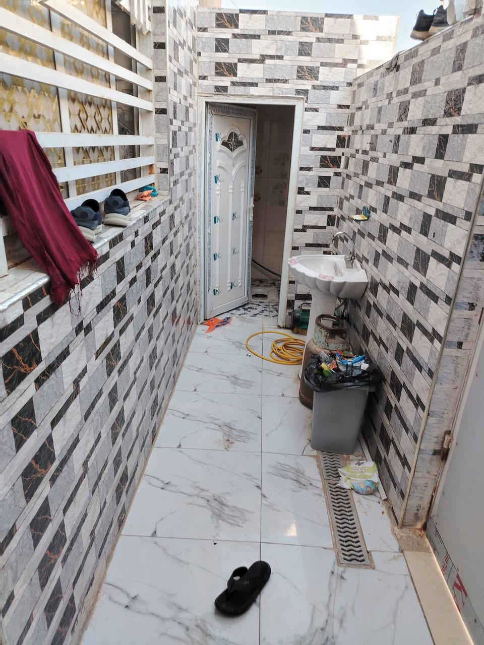 بيت للبيع
المساحة : 100م 
الواجهة : 11
النزال : 9

العنوان :   قرب مولد سيد سجاد الكفيل 

  يحتوي على - حمام داخلي وصحيات - غرفه - استقبال - ومطبخ - وصاله كبيره 
وسطحين 

للتواصل والاستفسار : ***********
او خاص
