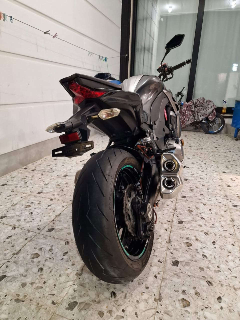 كاوسكي z1000 للبيع
مكفوله من 
المحرك 
وكير 
وكهربائيات
وعقل 
وبدون حادث 
سعر الدراجة 55$ ورقه وبيها مجال بسيط 
***********
