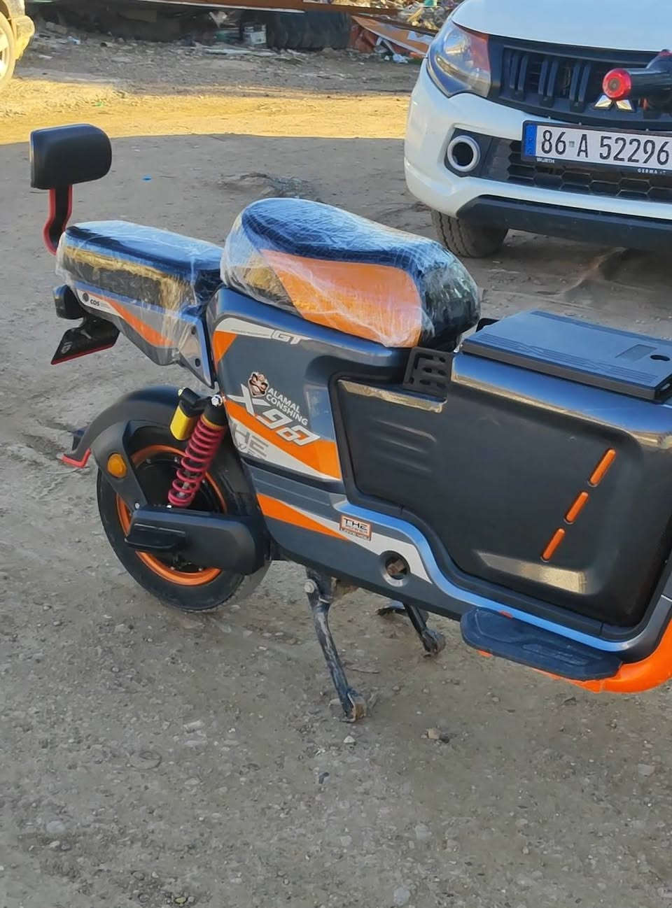 سلام عليكم 
دراجه x900
المواصفات.
1-بطاريات/Waliعدد5
2-لايت عالي+ناصي
2-نشرات خلفي امامي شغال
3-السرعه115مو حقيقي 
4-صندوك 
5-سويج 2
6-بطاريات نضيفه تقره 10عل فحص 
الدراجه نضيفه بل حقيقه تجي تشوفها 
رقم الهاتف***********
عنواني بغداد ابو غريب
