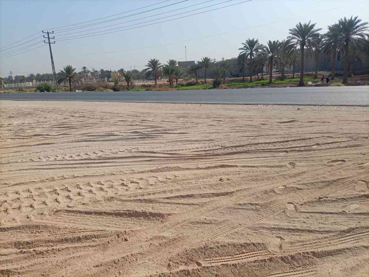 قطعه تجاريه للبيع عل شارع رابط مباشر مال علوه زبيليه وبيه محل مساحة 350صافي تستلم تصلح حسينية او مخزن او جملون كلشي ترهم عقد زراعي 117 مجاور مطعم جار القمر للستفسار عل رقم من صاحب رض مباشر ***********
