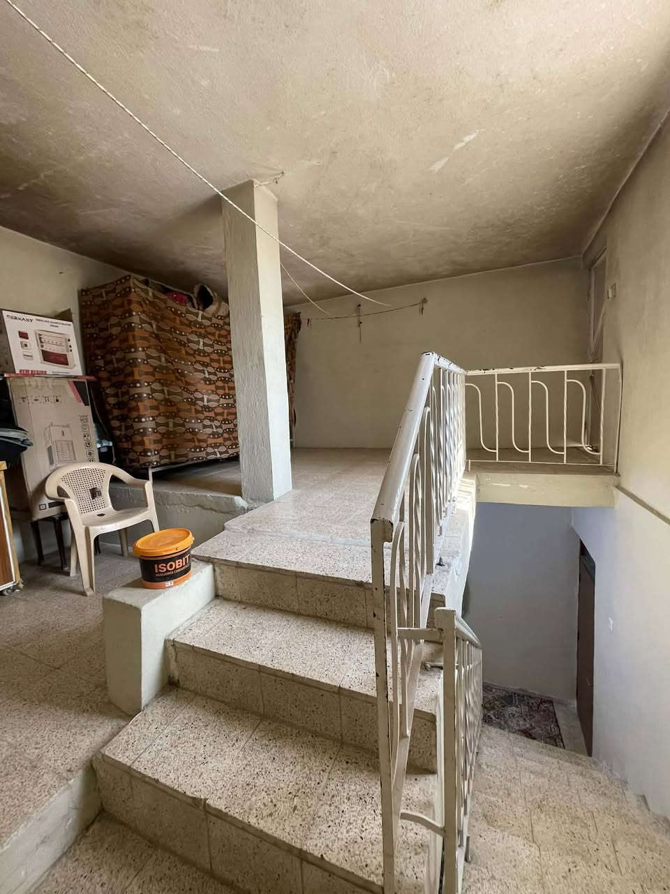 بيت للبيع في كراج الشمال قرب جامع المتقين
المساحه ٢١٠ متر يتكون من غرفتين نوم وهول واستقبال ومطبخ وحمامات 
البيت مرتب احلى من الصور  والمنطقه وكلشي قريب عليك 
تحويل بشرط 
السعر ١٤٥ وبي مجال بسيط 
للاستفسار : *********** 
او مراسلة الصفحه
