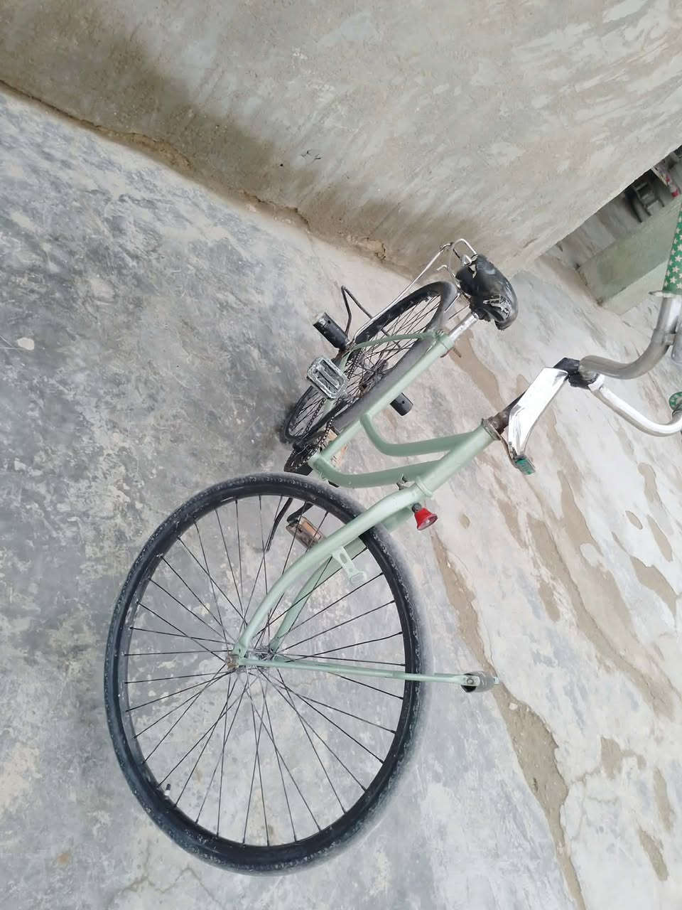 سلام عليكم بايسكل للبيع  سعر65 رقم تلفون ***********
