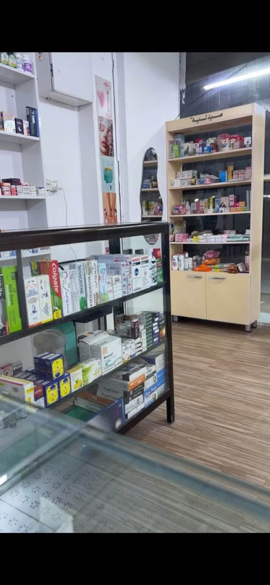 ديكور حديث 

رايديها ادوية وموقع بسعر مناسب 

سبب البيع تغيير سكن 

الصيدلية الله شاهد شغالة وبيها معاميل وموقعها معروف قديم 

للتفاصيل اكثر راسلوني خاص بغداد, العراق


**إذا كنت صاحب هذا الإعلان وتريد حذفه لأي سبب، رجاءا أرسل رسالة إلى الدعم الفني**