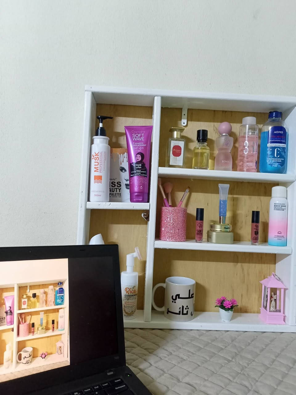 🔥 عرض خاص بـ 30 ألف وتوصيل مجاني داخل الموصل! 🚚✨
نوفر لكم الخزانة الذكية 2 في 1، الحل الأمثل للأناقة واستغلال المساحة بذكاء وتصميم يرهم لكل ركن بالبيت:

🖼️ مرآة راقية عند غلق الباب (تعطي جمال وسعة للمكان).
📦 خزانة داخلية مخفية عند فتح الباب (لترتيب أغراضكم وعطوركم بكل سهولة).

🏠 وين ترهم؟
✅ فوق المغسل: للحمامات العصرية لترتيب مستلزمات الحلاقة والعناية.
✅ بالمطبخ: كخزانة مخفية ومرآة تعطي إضاءة وسعة للمكان.
✅ بغرف النوم: كخزانة ميك أب وعطور تجمع أغراضك بمكان واحد.

🛡️ ضمان حقيقي لمدة 3 سنوات!
لأننا واثقين من جودة شغلنا "شغل إيد ونظافة"، نعطيكم ضمان كامل على المتانة.

المواصفات الفنية:

📐 القياس: 58 × 58 سم (حجم مثالي ومقسم بعناية).

🪵 المتانة: خشب سمك 2cm (قوي جداً ويتحمل الأوزان).

🎁 ميزات العرض:
💰 السعر: 30 ألف دينار فقط!
🚚 التوصيل: مجاني تماماً لكل أحياء مدينة الموصل.

🪚 شغل إيد يبيض الوجه وتفاصيل تليق بذوقكم..
📞 للحجز والاستفسار: راسلنا خاص أو اتصل بنا


**إذا كنت صاحب هذا الإعلان وتريد حذفه لأي سبب، رجاءا أرسل رسالة إلى الدعم الفني**