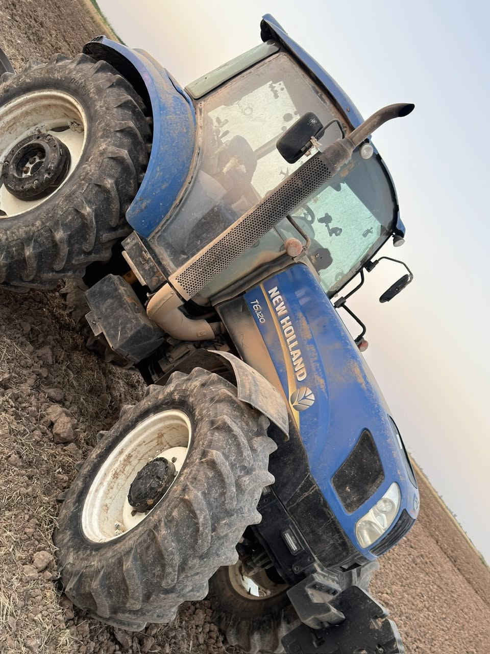 مكينه نيهولند للبيع رقم وسنويه شرط التحويل مكان كركوك مكتب خالد ***********
