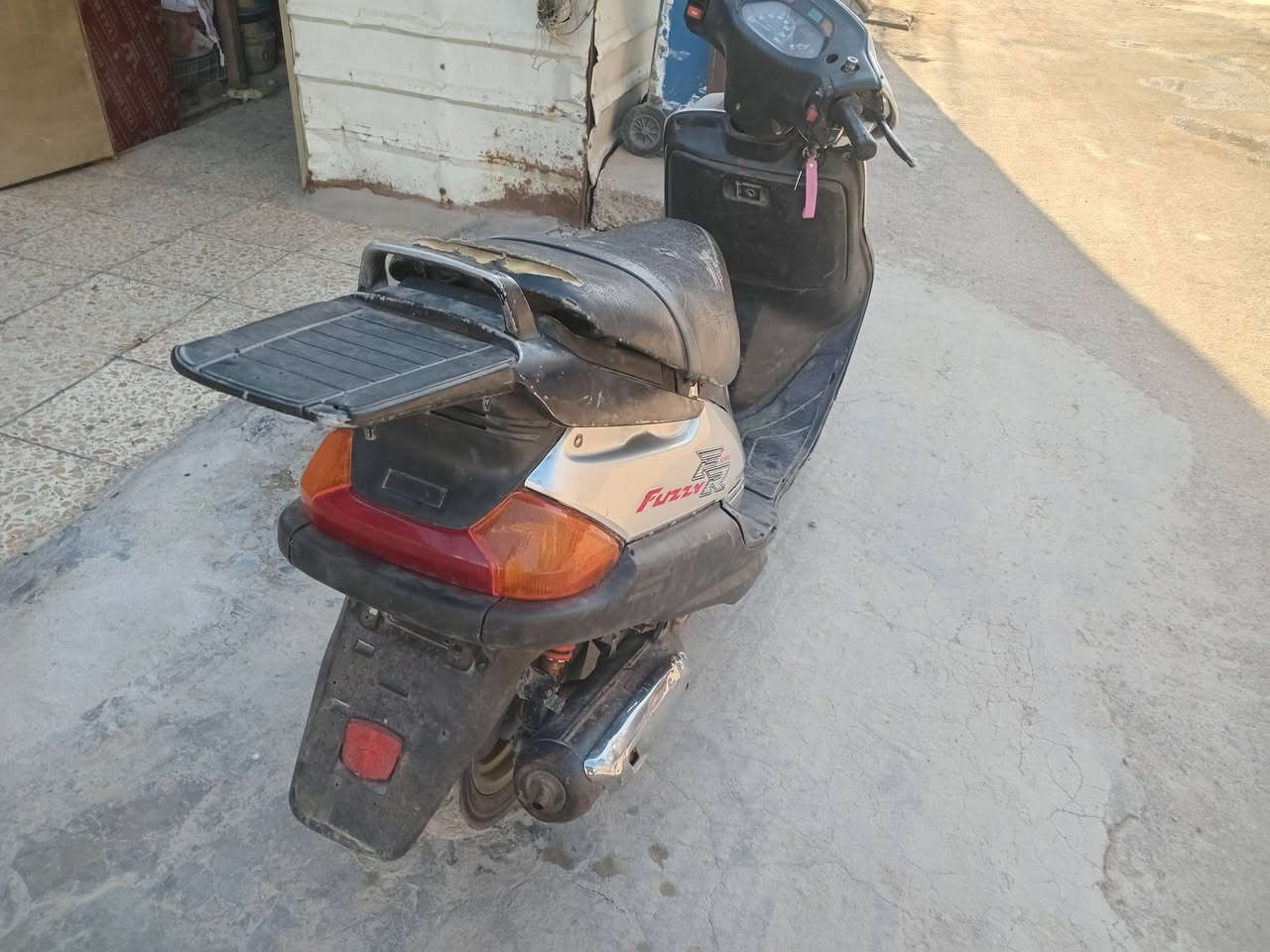 دراجه فضائي المحرك بلادي كهربايات كلها شغاله سلف وهندر شغال السعر ٣٠٠ الف وبيها مجال العنوان الامين الثانيه *********** يم تقاطع الزهور
