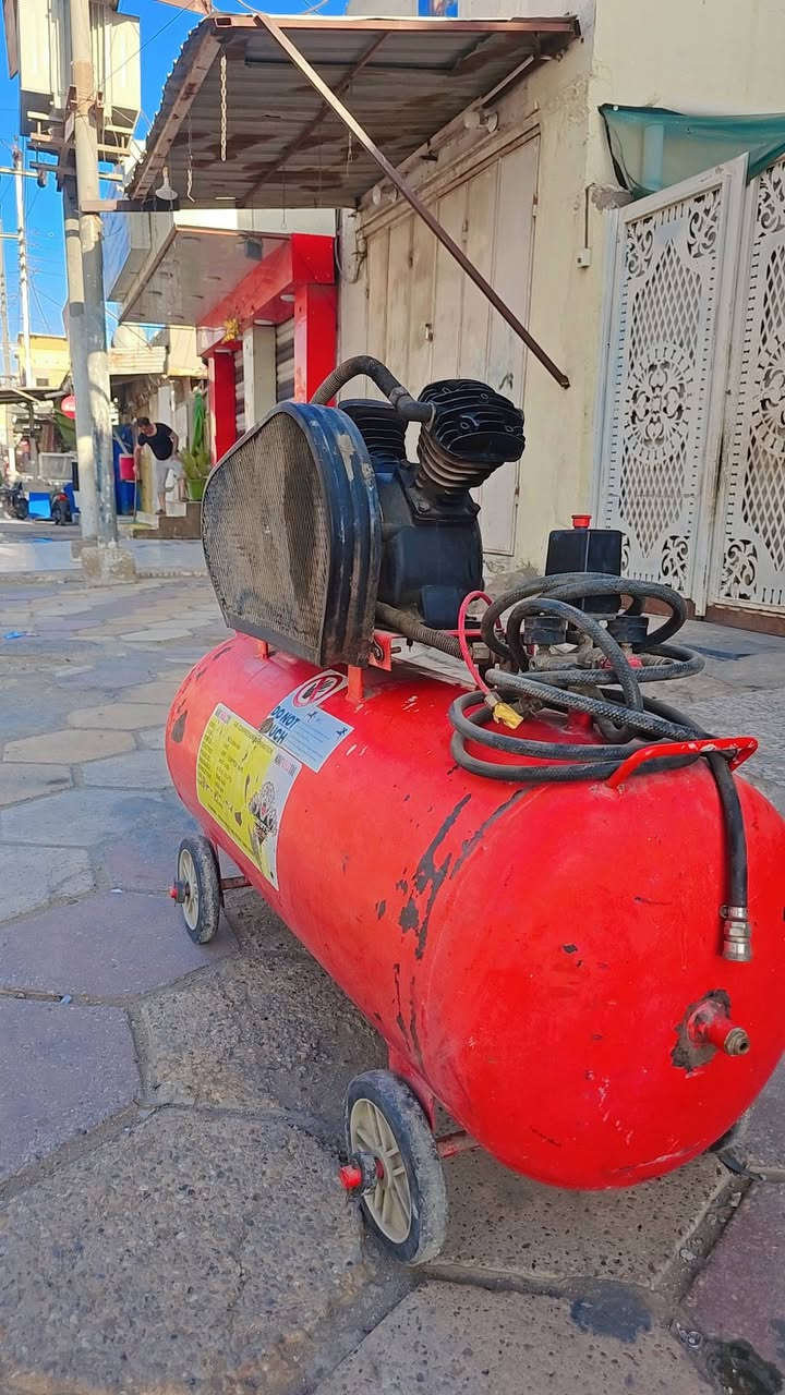 كمبريسر حجم 250لتر شرط الفحص ماطور كهرباء نحاس سنگل 
السعر 350
ميسان العمارة 
للاتصال ***********
