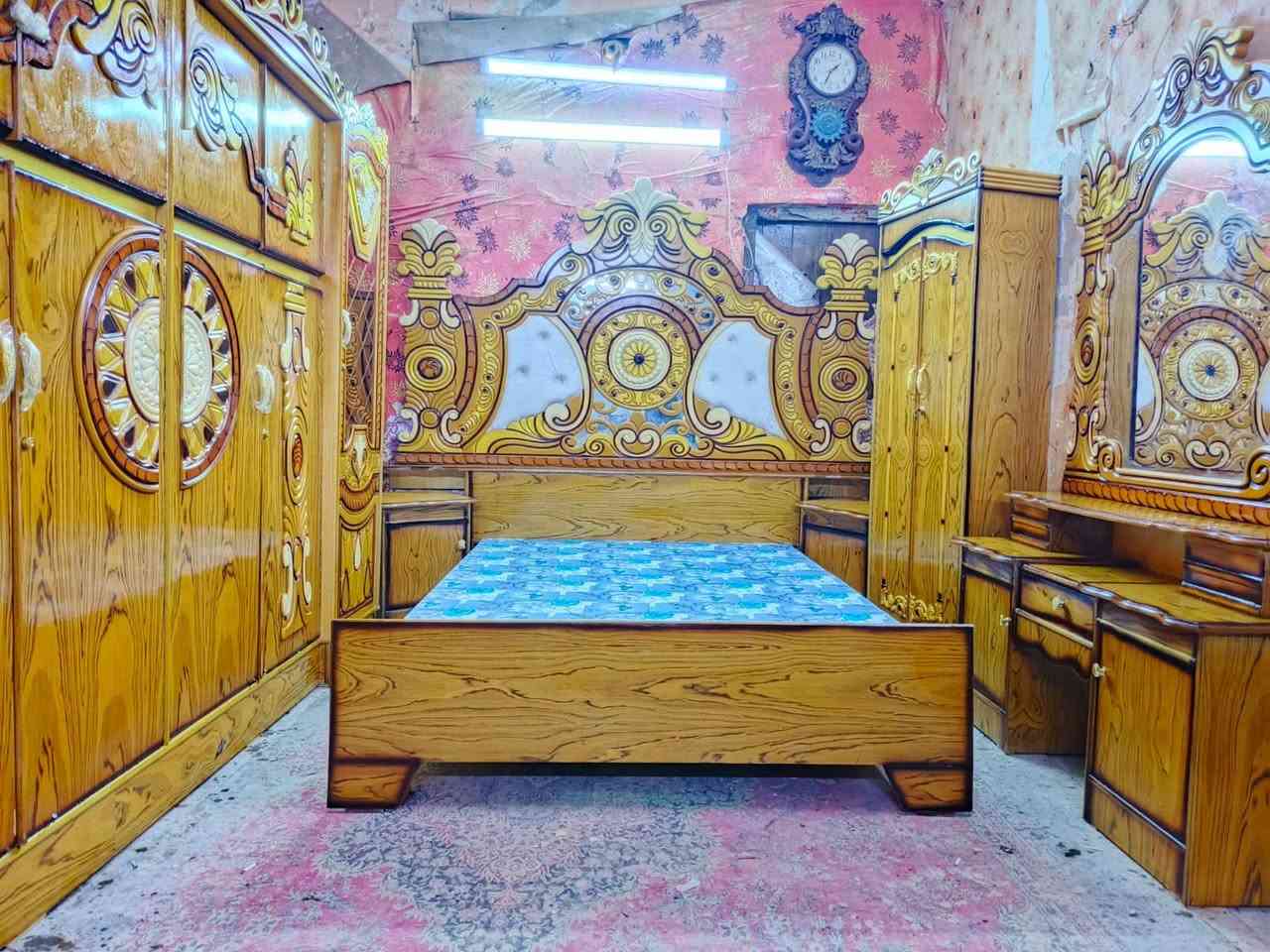 غرفة اخشاب صاج ستة ابواب ملحق الزاوية كنتورية اخت الجديدة السعر  ٦٥٠ المكان بغداد للتصال ***********  موجود واتساب وعندي توصيل
