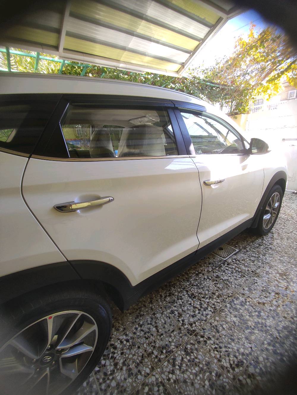 السلام عليكم
توسان موديل 2018 خليجية محرك 2000 دوش ماشية 87 الف مكفولة من الصبغ والتبديل رقم بغداد مكاني بغداد البياع