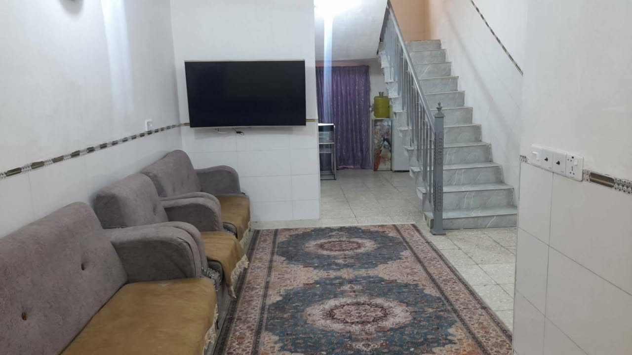 سلام عليكم
بيت للبيع 150 متر طابو ملك صرف طابق الثاني غرفه زائد مخزن  ابو عظام بنص المنطقه 
فرع  بيت سيد صباح  
الاستفسار على الرقم
 ***********
***********
