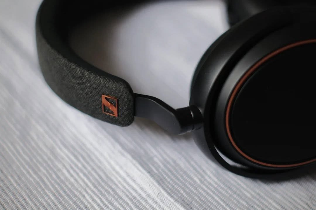 Sennheiser Momentum 4 Bluetooth Special Edition Copper
هيدسيت سنهايزر اوبن بوكس فقط لغرض الفحص نضافة ١٠٠٪؜ 
تحكم كامل لمس 
بيها نضام ANC عزل صوتي

320 الف ✅✅✅

متوفر توصيل بغداد


**إذا كنت صاحب هذا الإعلان وتريد حذفه لأي سبب، رجاءا أرسل رسالة إلى الدعم الفني**