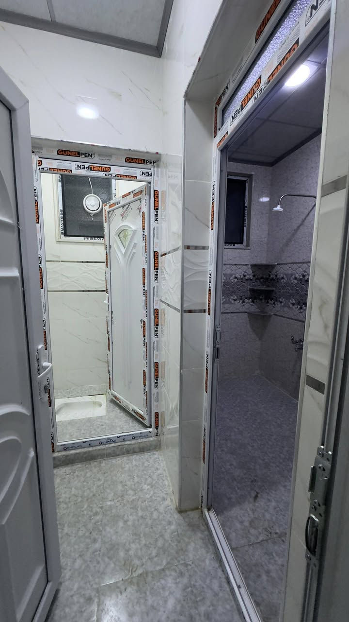 السلام عليكم يتوفر بيت ايجار في حي السماح الثانيه المساحه 200متر غرفتين هول مطبخ صحيات وستقبال بناء 🏢 حديث فول فول التواصل ***********اسيا ***********
