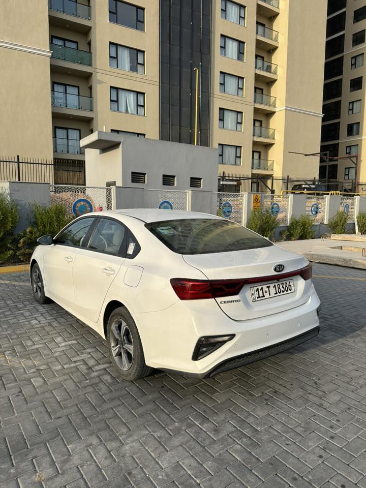 السلام عليكم شباب من رخصة الادمن
سياره للبيع مستعجل 
كيا سيراتو موديل 2019 خليجي✅ 
مكفوله من ضربه ✅
لون ابيض ✅
الممشى 100 ✅
المواصفات / تبريد قطعتين / شاشه كار بلي / داخل لونين / حساسات خلفيه / كامره / لايتات زنون / مري شفط + اشاير /
تحكمات ستيرن جهتين/ 
رقم بغداد انكليزي سياره نضيفه ما ملعوب بيها بأيشي جاهزة وكامله متحط عليها شي 
مكاني بغداد حي الحسين 
السعر 153 وبيها مجال لطيبين 
للأستفسار اكثر الاتصال 
***********
***********
