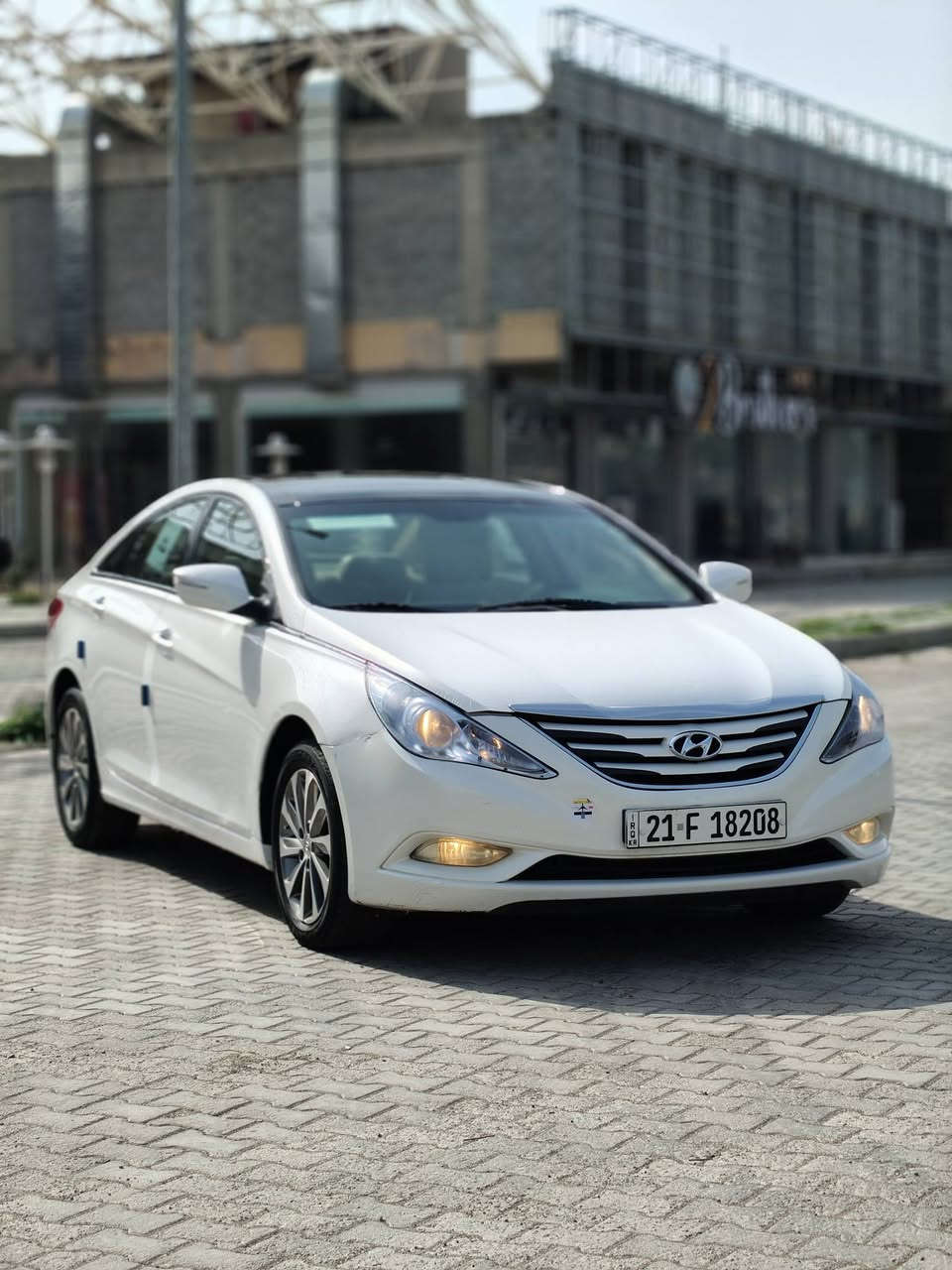سلام عليكم ....تحياتي للجميع
 هيونداي سوناتا..خليجي 2013
                                             Hyundai..Sonata2013
 موديل...2013
لون ابيض
.محرك 2400( محرك كبير المرغوب)
سقف اسود بانوراما
تحكم ستيرن جهتين
كروس مثبت سرعة
كير أتو +سپورت عادي
ويل كروم حجم 17
اشاير مري جانبي
مري جانبي شفط

سياره خليجي بيه جاملغ سائق صبغ+قطعتين مبدل بلاد شركه ..كير محرك شرط الفحص ..تايرات صدر كل جديد
  
رقم  سليمانية سنويه لغايه 2028 شرط وكاله تحويل غرامات
سعر 122 ورقه بيه مجال
مكان سياره/ديالى..خانقين /استفسار اكثر اتصال ع رقم
***********
