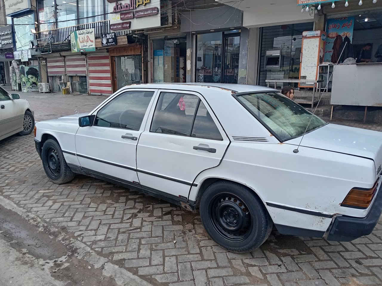 السلام عليكم 
مرسيدس 190 طيارين 
موديل 1987
السياره نظام اوربي 
رقم انبار بااسمي
مكينه ابلاد 4 سلندر
صدر امامي خلفي
تخم تاير جديد
كير عادي 
فتحت سقف 
سعره 32 ورقه وبيه مجال بسيط 
الاستفسار اتصل على الرقم *********** بي واتساب
