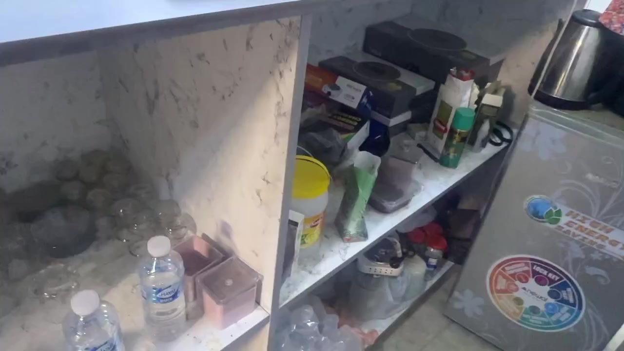 بار خشبي للبيع بعده جديد سعره قفل 150 الف تواجد كراده داخل
تواصل ***********
