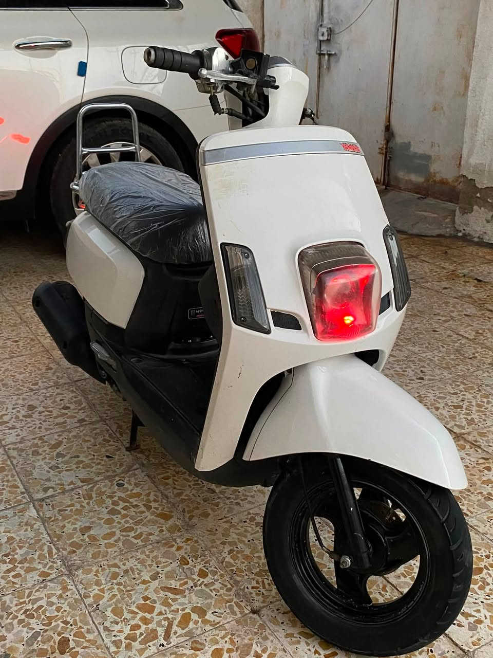 بوليس مسطرة للبيع ما بيها اي نقص مكينه خرسة مفتوحه مرة سعر ٦٥٠  رقمي ***********
