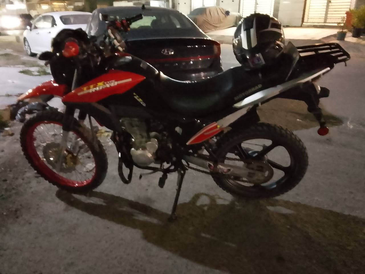 سلام عليكم قفاز مرقم بأسمي للبيع 150cc تاير جوبلس الخلفي مكاني بغداد مكفوله ***********
