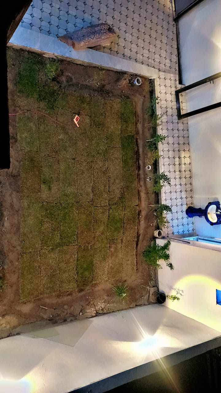 بيت طابقين للبيع منطقة العقود الشارع العام تفاصل البيت الطابق الاول يحتوي على استقبال 7في 4+هول 4في 5+مطبخ 4في 5+صاله+غرفتين نوم+حمام داخلي+صحيات عدد 2/الطابق الثاني غرفتين نوم+حمام داخلي+صاله مفتوحه/المساحه 308م البيت داخل سيراميك مع سقف ثانوي ابواب تركي درجة اولى شبابيك بلاستك الاتصال على هذا الرقم ***********
