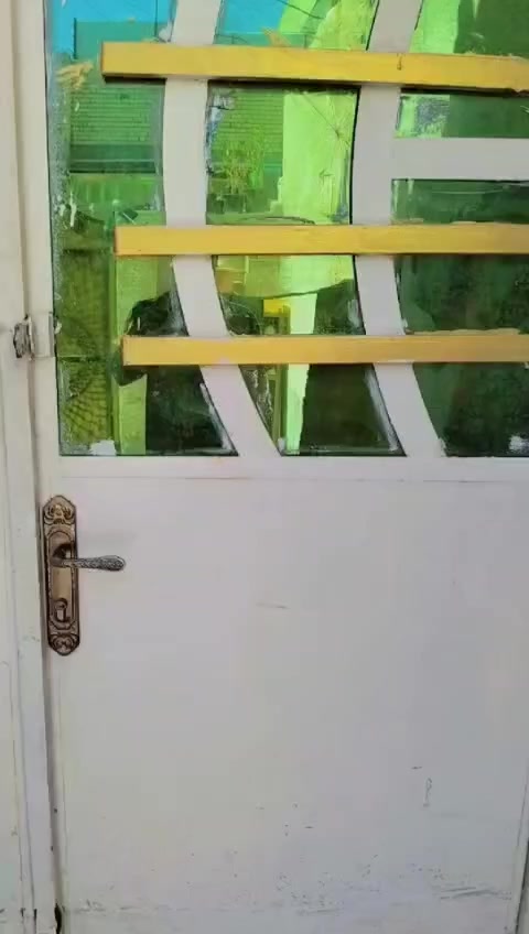 سلام عليكم بيت 100 متر
الدسيم اسواق جدو مقابل معجنات البيروتي 
فرع عطور السيد 
طابق واحد
مي مجاري تبليط كهرباء كافه الخدمات 
هذا رقمي ***********
