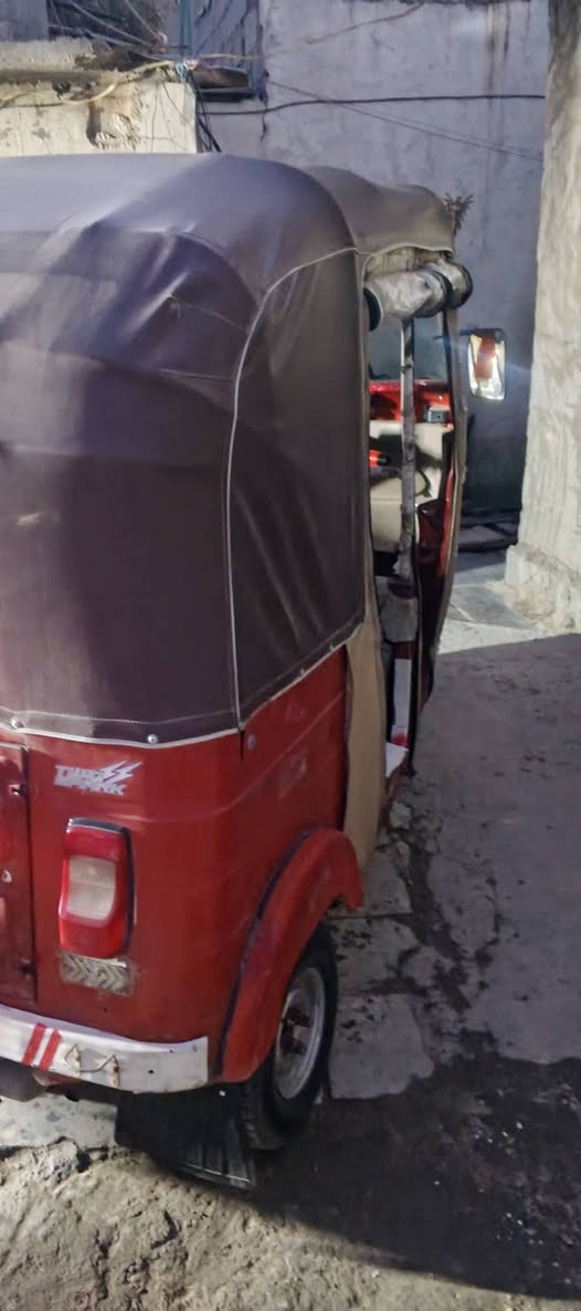 سلام عليكم تكتك للبيع 18 رقم وسنوية تكتك خير من الله مال جناي  اي ينقص مابيها كهربايات كله تشتغل مكاني كماليه بل معوقين سعر 4700 وبيها مجال رقمي ***********
