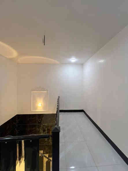 دار للبيع مساحه 100 متر حي الجامعه طابقه منطقه 28,000 يتكون من ثلاث غرف نوم صاله عدد اثنين مطبخ صحيات عدد ثلاثه استقبال مفتوح على الصاله السقف جمس ارضيه مرمر سعر المطلوب 230 اتصال بالمكتب استفسار واتساب موجود ***********
