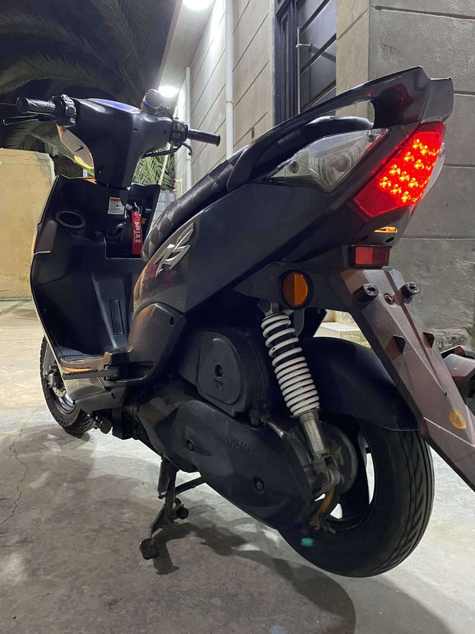 موديل 2014  / رمبـة
دراجة نوزل مكفولة كفالة عامـة
مكينة ناعمة شلعة ومعدل
نگرة سلــف 
الدراجة بلادي ختم واحد مع المكينة 
الدهن استخدمة وكالـة ( موتل )

السعر  850

للتواصل ***********  واتساب
