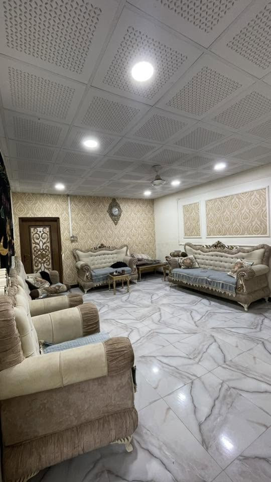 بسم الله الرحمن الرحيم
دار للبيع في حي الزهراء قرب سيطره القديمه 
٢٠٠ م
١٠x٢٠ 
طابقين يتكون من أربع غرف نوم 
صالتين واستقبال ومطبخ وحمامات داخليه وخارجيه وبطابق الثاني 
ممر خارجي دوراني 
للتفاصيل اكثر الاتصال على الرقم ***********
