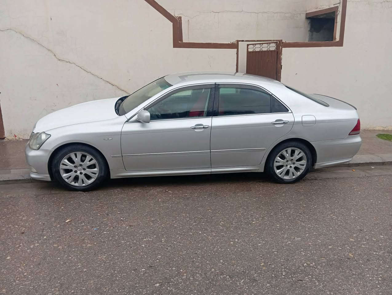 بەناوی خوای گەورەو میهرەبان
توێتا کـــــــــراوون شـــــــــاهینە
مۆدێلــــــــــی 2005 بڕاوە  بڕاوە
دوو دووگمە 
ئەتڵەت 
چوارتایەی لۆکی لەژێرە
برێکی بەسراوە
کارەبای هەمووی بەشەرت
هایدرۆلیکی گێڕی تازە گۆڕاوە
ڕۆن فلتەر پاتری تازەیە
پاشوپێشی کـــــــــەپسە
بۆعەیب مەگەڕێ
نرخی خوارهەموو بازاڕ
44معامەلە
پیرەمگروون
دەسخۆش ئەدمینی گووڵ
ژ،م  ***********
