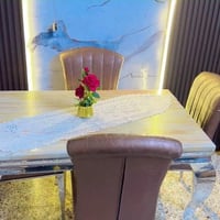 ميز طعام مرمر غرض البيع مكاني صغير بي خدش بسيط  بالكرسي او المرمرايه ع...