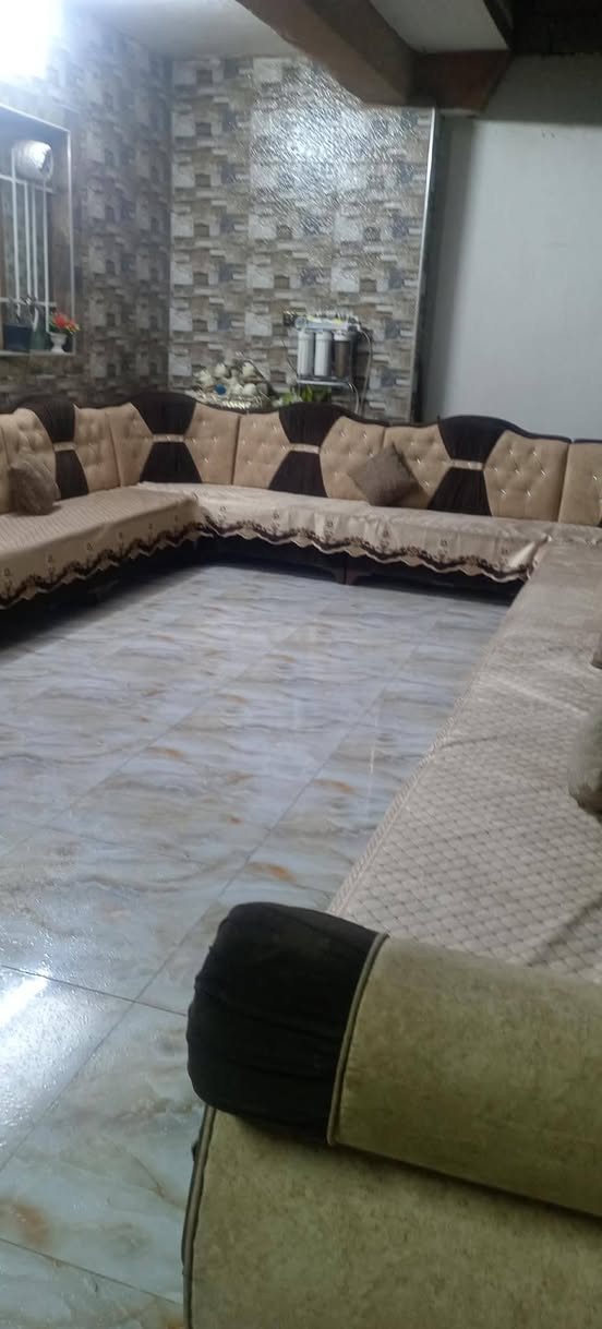 قنفه ويه غطوه والكوشات زاويتين ١٤ متر سعره مناسب جداً بيع مستعجل ***********

