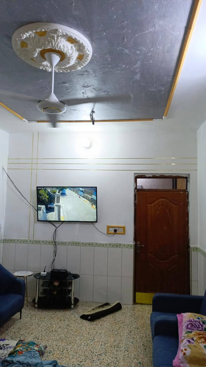 عقار للبيع 
بموقع و سعر جدا مميزات 

موقعه التحرير السكك خلف دور القظاة ، يبعد 250 متر من شارع المحافظة بالفرع الي بجانب متحف ديالى 

المساحة 200 متر ، زراعي سند 25 ، ملك صرف تحويل بنفس اليوم 

بناء 2015 
طابق واحد، يتكون من غرفتين نوم و صالة و استقبال و مطبخ و صحيات خارجية و داخلية، و كراج يتسع لسيارتين 

للاستفسار//***********
اتصال ، واتساب 

#بيت_للبيع #بعقوبة #دار_للبيع #عقارات_بعقوبة
