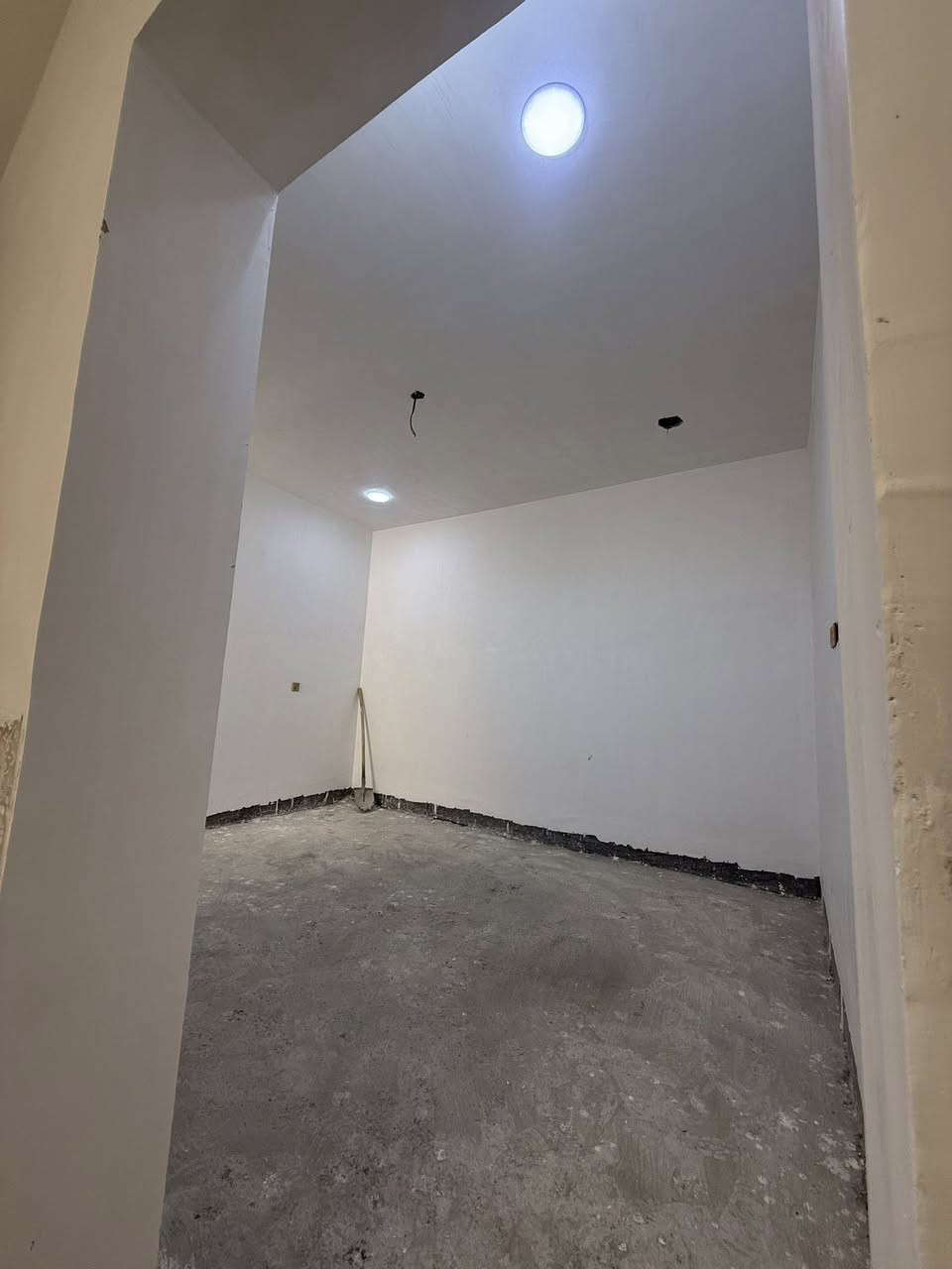 🏡دار للأيجار 🏡.      الدار غير مسكون سابقاً(zero)
المساحة :: 200 متر 

📍موقع الدار :: ابي غرق حي الحسين قرب مشروع الماء 

🚫طابق واحد :: صالة / هول / مطبخ / غرفة عدد 2 / كراج / صحيات داخليه وخارجيه / منور 

         ( نقص الدار أرضية فقط ) 
————————————————-
للاستفسار مراسلة الصفحه 
او الاتصال على الارقام 
 0️⃣7️⃣7️⃣2️⃣6️⃣9️⃣9️⃣8️⃣2️⃣9️⃣2️⃣
                   سيد محمد الحلو 
 0️⃣7️⃣8️⃣1️⃣0️⃣8️⃣4️⃣8️⃣3️⃣0️⃣3️⃣
———————————————— 
                
                     القلم للعقار
📍 عنوان المكتب - ابي غرق - حي الحسين - قرب مشروع الماء
