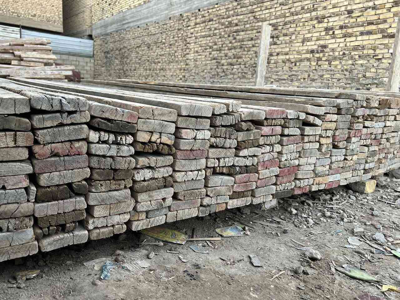 خشب للبيع عدد 4 مكعبات ونص اتصل ‭0786 447 2601‬
تفاصيل 
لوح طول 4 عدد مكعب
لوح طول 3 عدد مكعب وربع بقارات عدد مكعب ونص
مقاصير لوح عدد نص مكعب سير ربع مكعب
