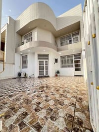 الضباط الأولى • ٢٠٢م • بناء حديث